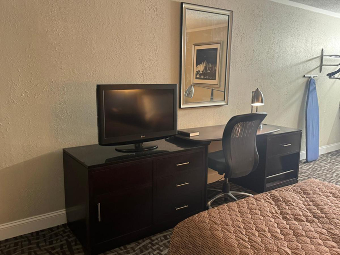 Bedroom 4, Winston Salem Inn And Suites, Forsyth