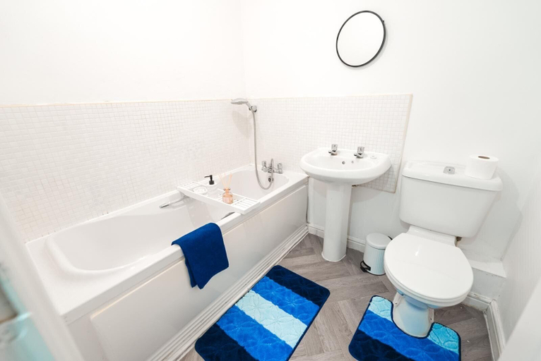 Bathroom 3, 4 Bed House - Sleeps 8 - Garden - Parking - Wifi, Birmingham