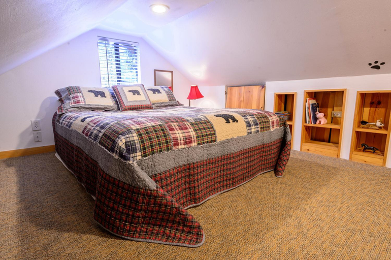 Bedroom 2, Alpen Way Chalet Mountain Lodge, Jefferson