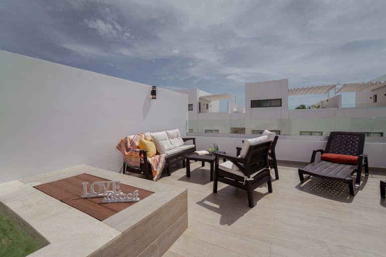 Room 5, Fantastic Beach Penthouse With Rooftop BBQ, Salvaleon de Higuey