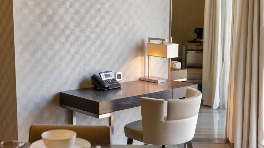 Room 5, Elegant 3BR With Pool Near Wafi Mall Dubai Frame, Dubai