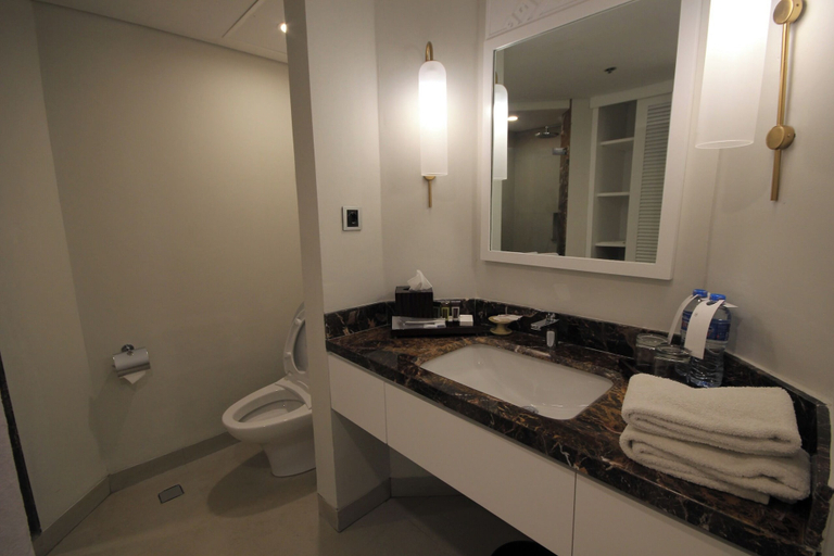 Bathroom 5, Akar Hotels and Resorts, Bandar Lampung
