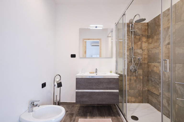 Others 5, Il Pontefice Luxury, Rome