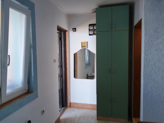 Others 4, Apartmanes Volaric M