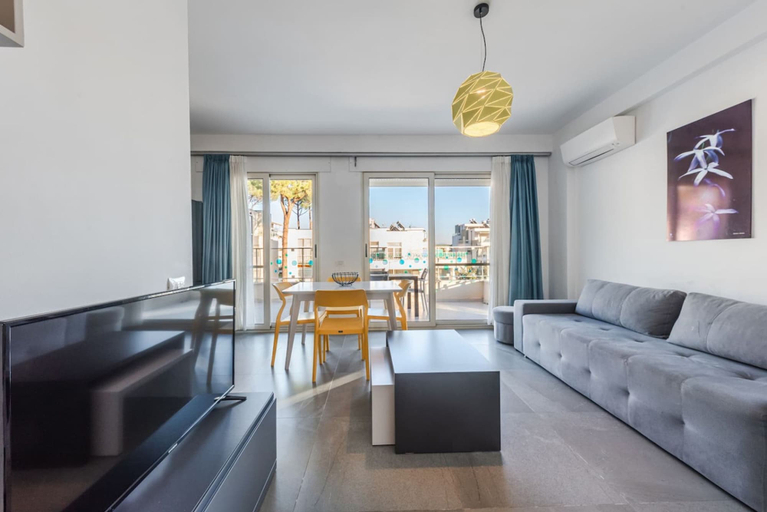 Room 1, 2-br Apartment by the Beach - Jasemin, Durrësit