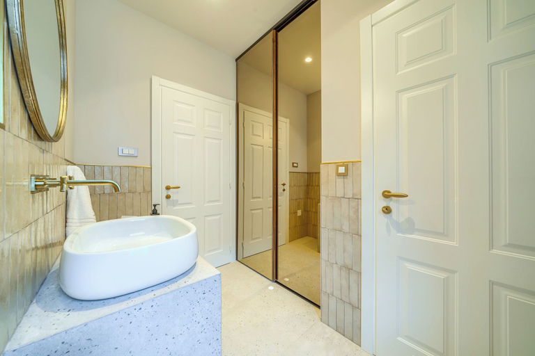 Bathroom 5, Hotel Brattia, Postira
