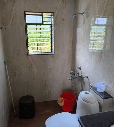 Bathroom 3, Eagle Eye Resort, Satara