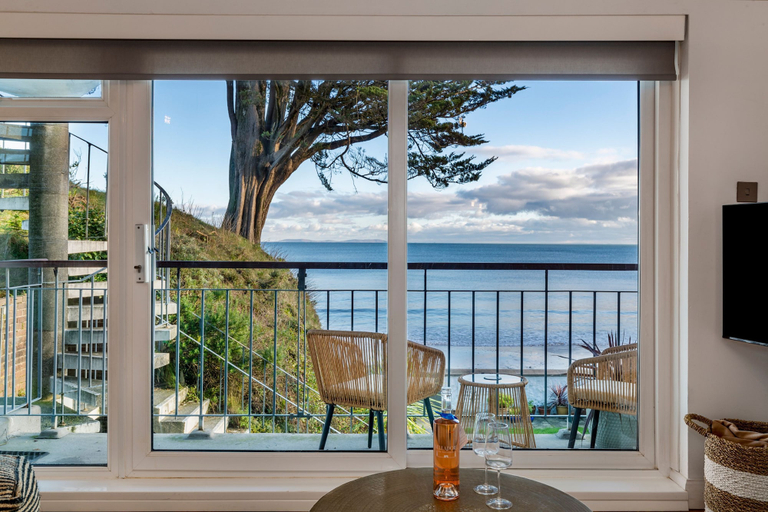 Room 5, Beach Retreat - Sea Views Parking Beach Access, Pembrokeshire