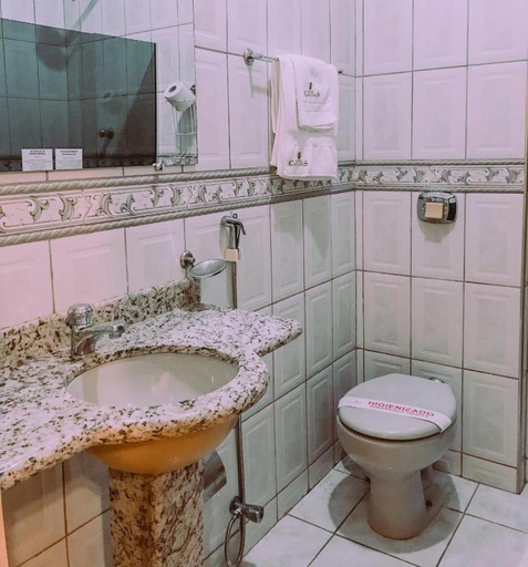 Bathroom, Hotel Cataguases, Cataguases
