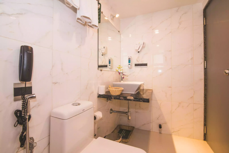 Bathroom 5, Ocean Palms, North Goa