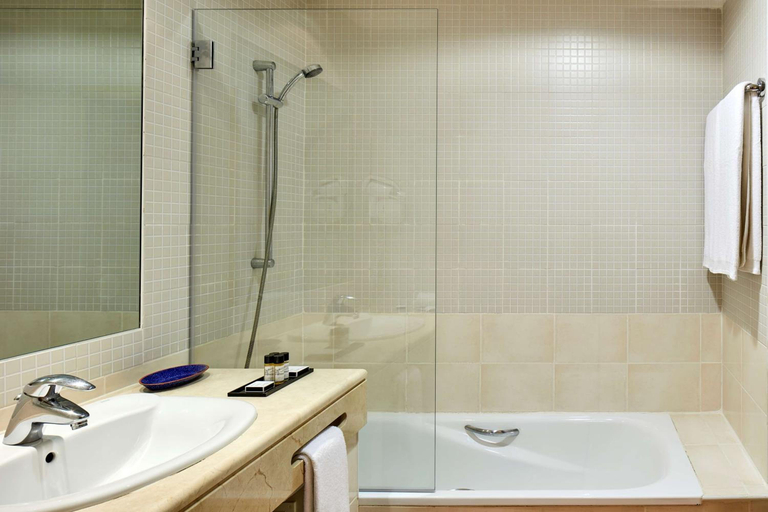 Bathroom 5, NH Marina Portimão Resort, Portimão