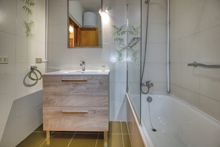 Bathroom 5, Ocean View-2 Bed-sleeps 4-pueblo Marinero, Santa Cruz de Tenerife