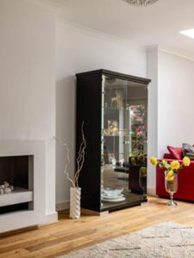 Room 2, Tudor House Kingston Luxury 5 bed Villa, London