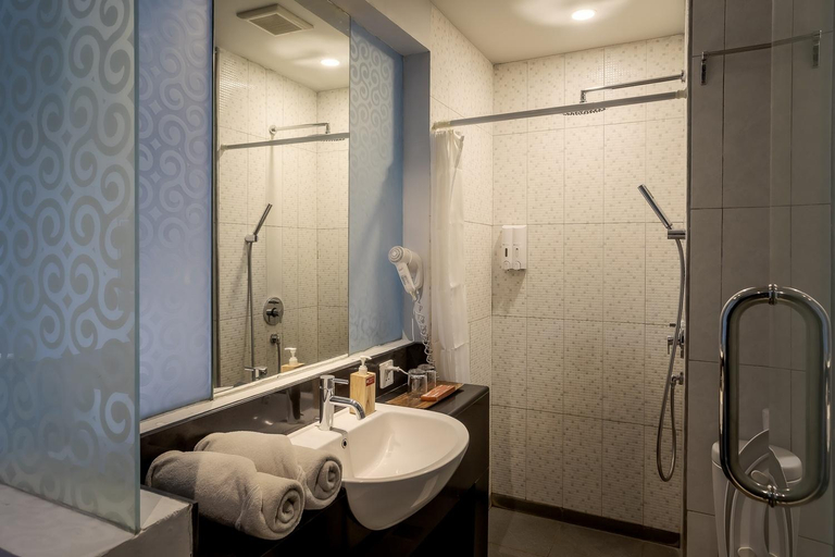 Bathroom 16