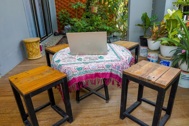 Public Area 2, Spot On 93382 Gajayana Guest House Syariah, Malang