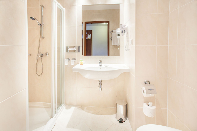 Bathroom 4, Qubus Hotel Gliwice, Gliwice City