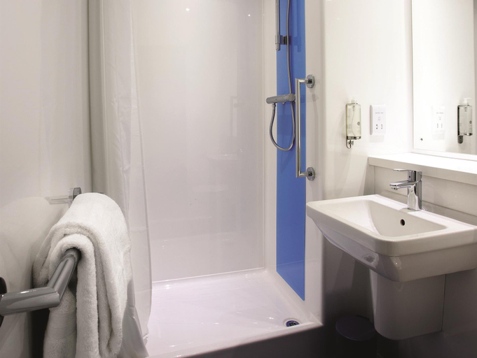 Bathroom 4, Travelodge London Kingston Upon Thames, London