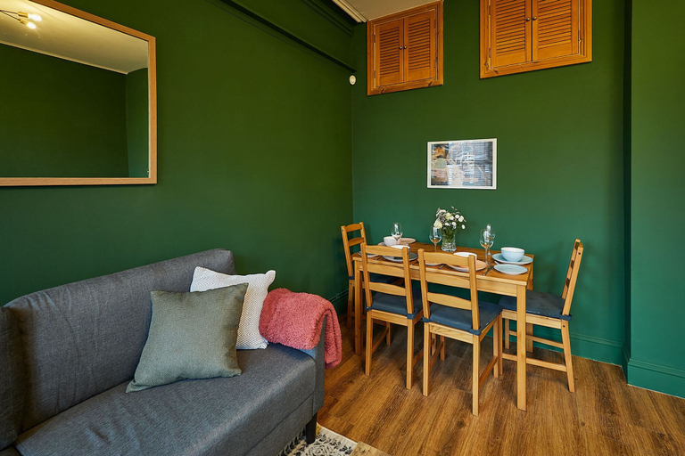 Room 2, Host Stay Apartment 1 St Stephens Court, Worcestershire