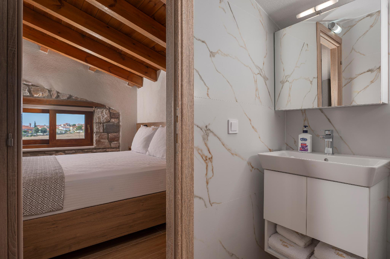 Bathroom 4, Esperanza Villas, Central Macedonia