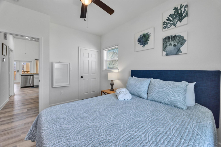Room 2, Newly Remodeled Home Minutes From Cruise Terminal, Galveston