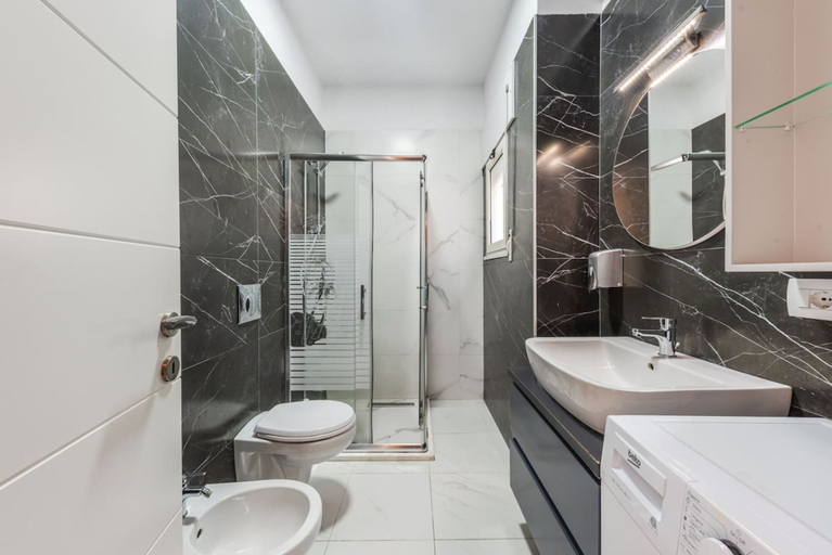 Room 5, Expansive Apartment With Beach Access - Jasemin, Durrësit