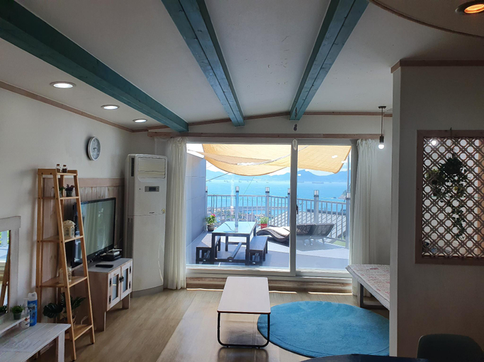 Namhae Gooreum Yeolmae Pension, Namhae