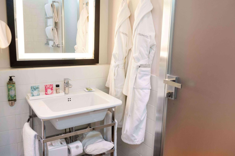 Bathroom 27