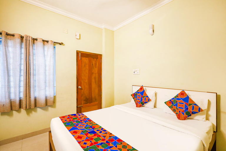 Bedroom 2, FabExpress Sunshine Residency - Nr. AVM Film Studio, Chennai