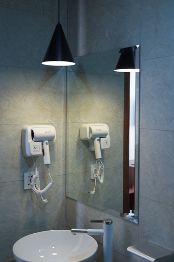 Bathroom 3, Angkor Channary Hotel, Siem Reap