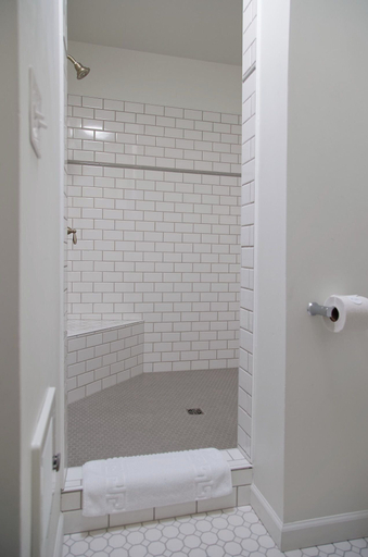 Bathroom 4, The Andrus Hotel, Beaverhead