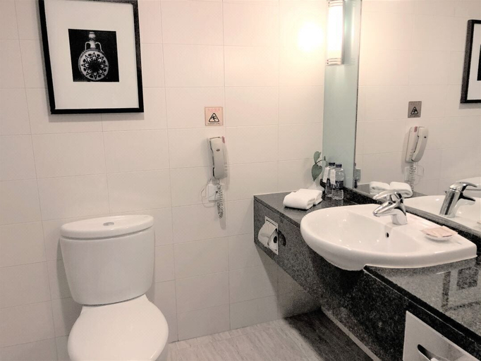 Bathroom 4, Grand Dynasty Culture, Xi'an