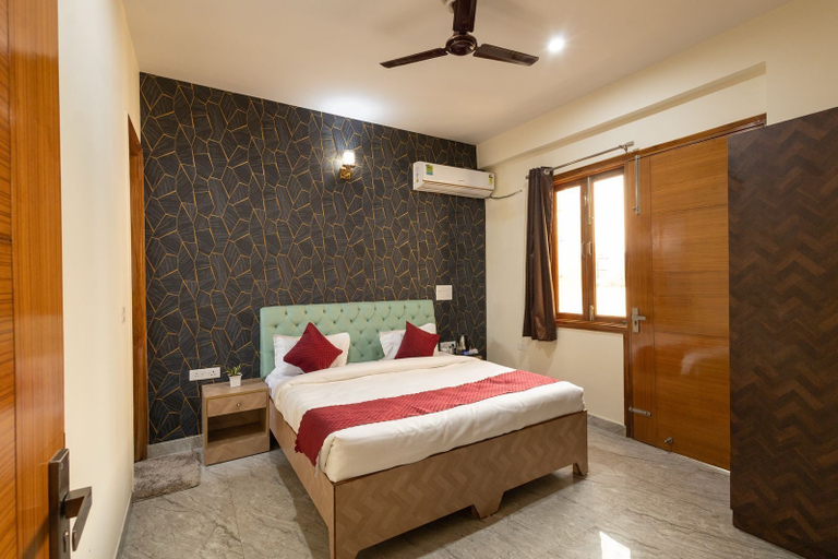 Bedroom 3, Divine Hotels & Banquets, Gautam Buddha Nagar