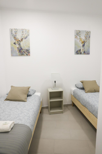 Bedroom 2, Oriente DNA Studios V, Loures