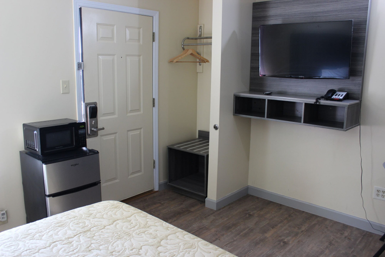 Bedroom 5, Homestead Inn, Cherokee