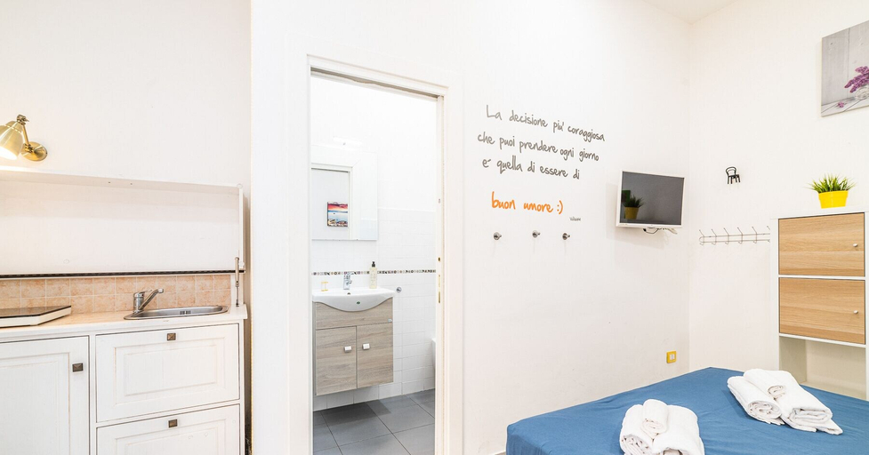 Bedroom 3, Flower Power By DomusExtra, Napoli