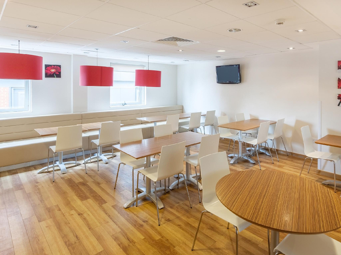 Food & Drinks 5, Travelodge Maidenhead Central, Windsor and Maidenhead