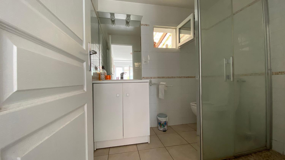 Bathroom, Entre Roches et Marees, Manche