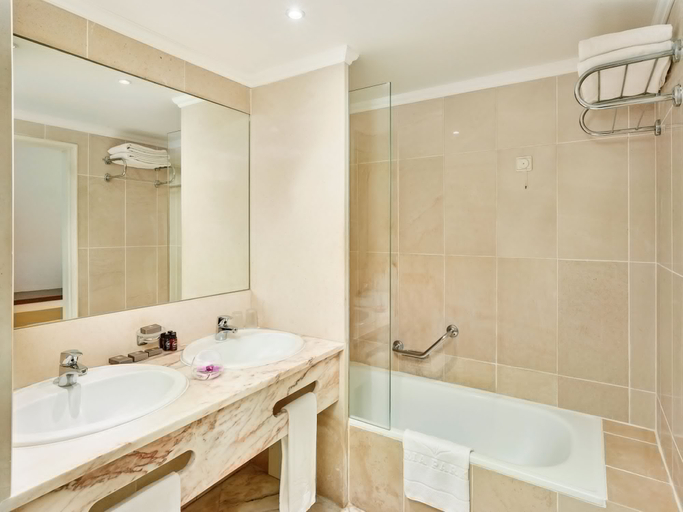 Bathroom 5, Ria Park Garden Hotel, Loulé