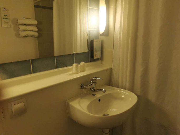 Bathroom 4, Campanile Manosque, Alpes-de-Haute-Provence