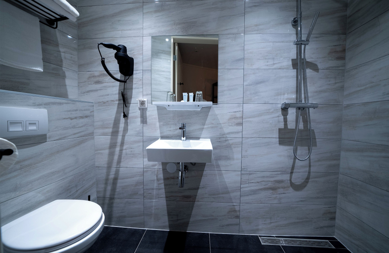 Bathroom 4, Ma Airport Hotel, Haarlemmermeer