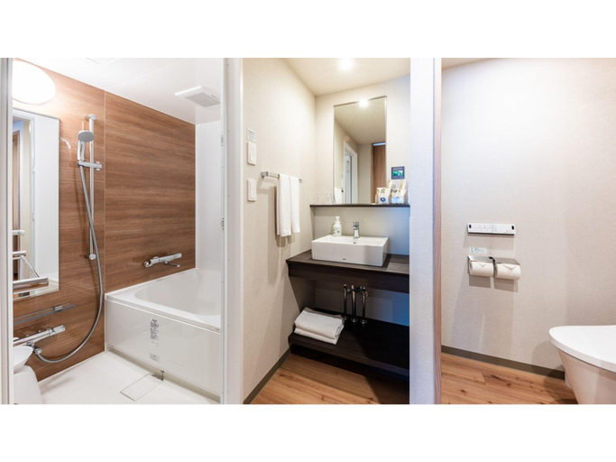 Bathroom 11