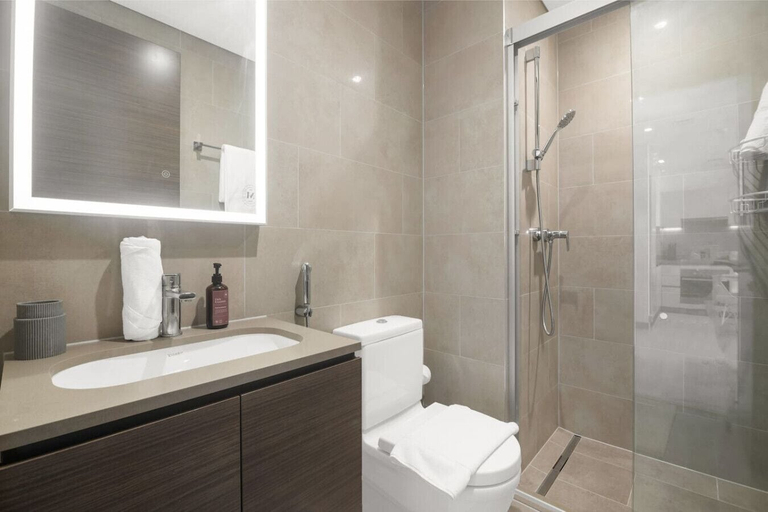 Room 4, Modern 2BR Retreat Creek Vistas Scenic Views, Dubai