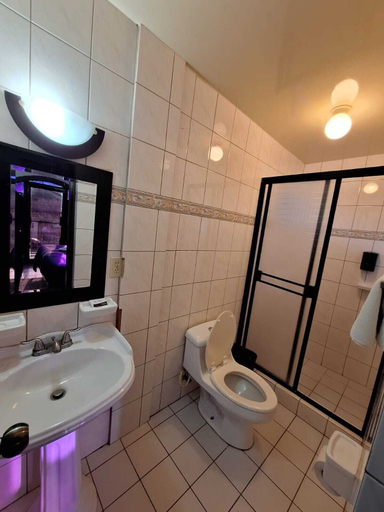 Bathroom, Motel Jabaloyas, Tijuana