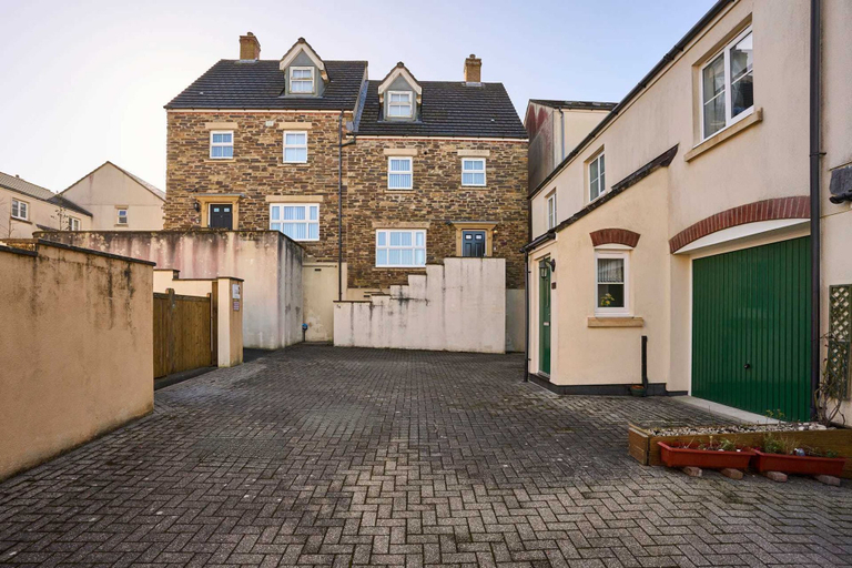 Room 4, Host Stay Snowdrop Crescent I, Cornwall
