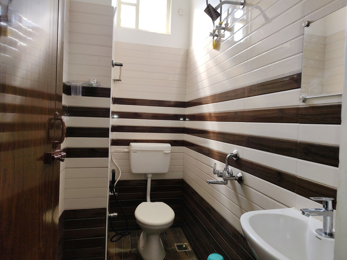 Bathroom 4, De Capital Hotel, Viluppuram