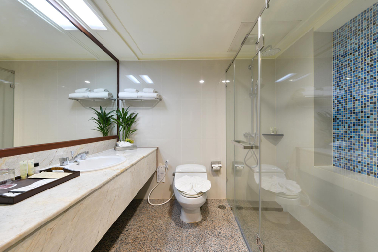 Bathroom 7