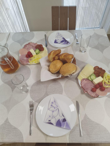 Food & Drinks