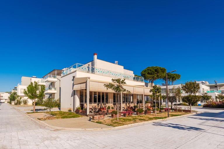 Room 4, 2-br Apartment by the Beach - Jasemin, Durrësit