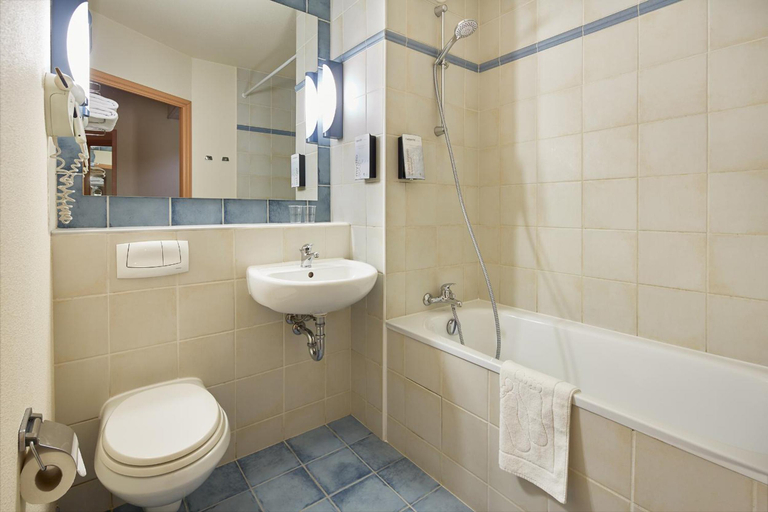 Bathroom 3, Campanile Hotel Poznan, Poznań City
