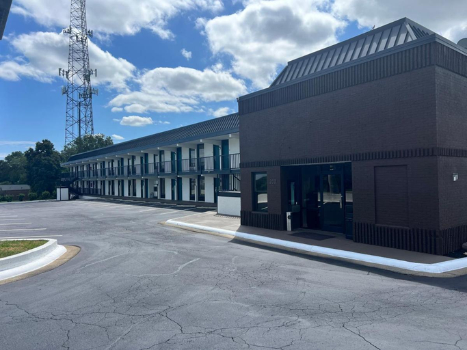 Exterior & Views, Winston Salem Inn And Suites, Forsyth